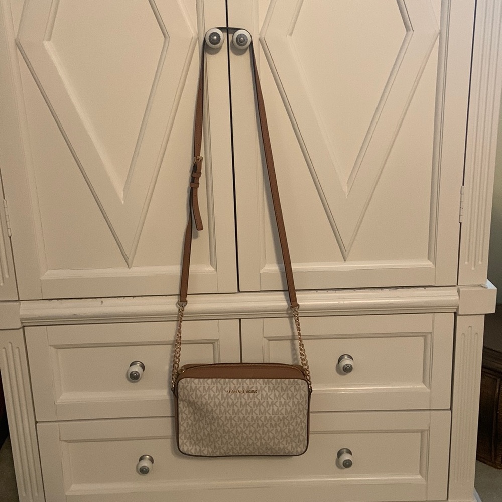 Michael Kors Crossbody - Picture 2 of 8